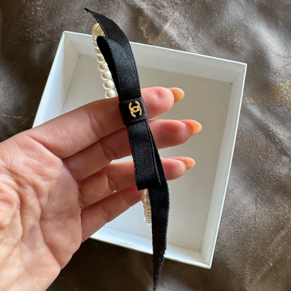 CHANEL Black and White Pearl Headband 2025 collection . main image 3